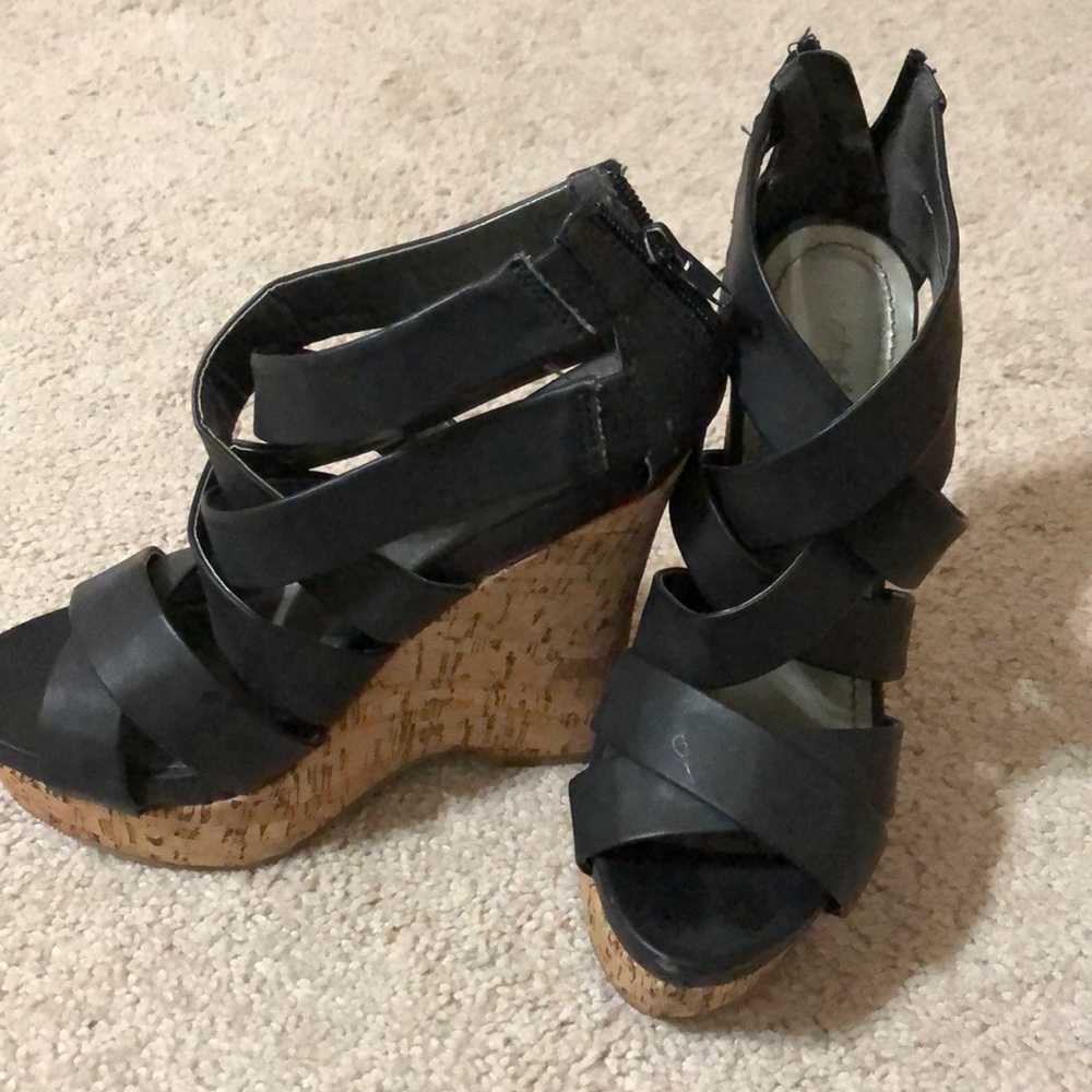 Black wedges with zipper back